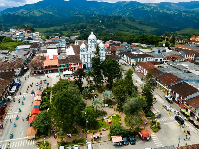 Conoce Filandia, el pueblo colorido y cestero del Eje Cafetero